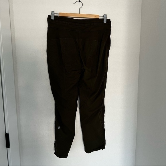 Lululemon Dance Studio Crop Pants Unlined 20" Inseam Dark Olive Green Size 6 - Picture 13 of 13